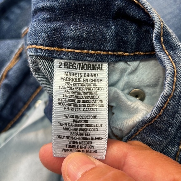 Aeropostale Skinny Leg Jeans in Size 2. EUC. Slightly distressed. - Picture 3 of 6